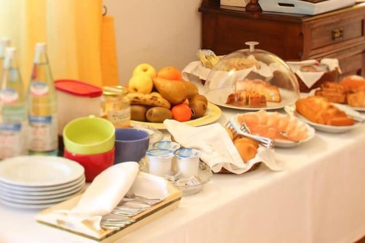 Breakfast/Coffee Service 24 of 42