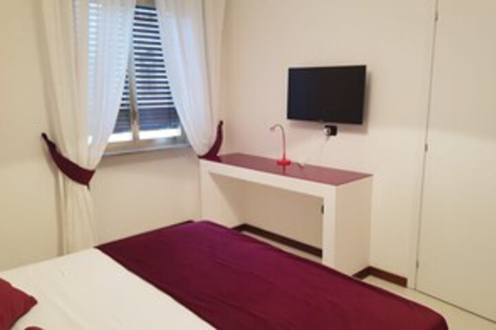 Room 28 of 44