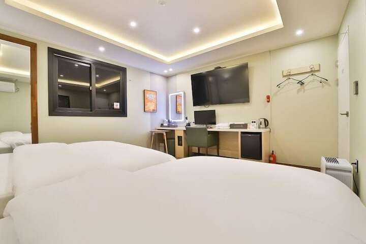 Room 22 of 63