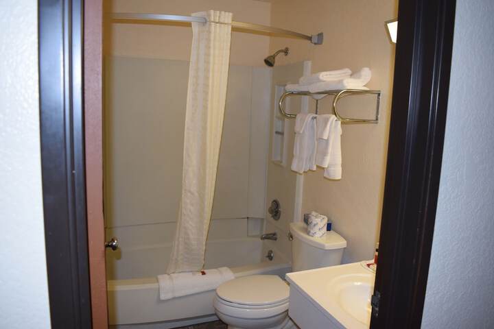 1 Queen Bed (11 of 22)