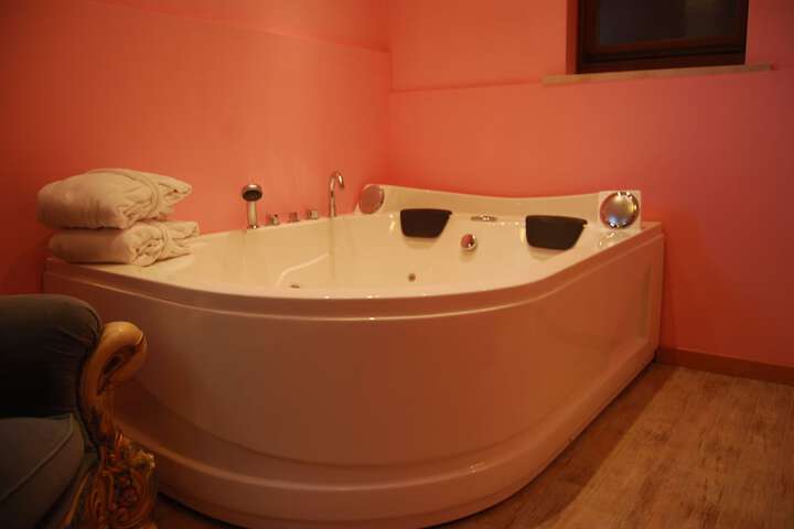 Hot Tub 71 of 90