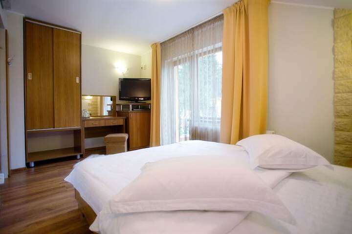 Room 6 of 113