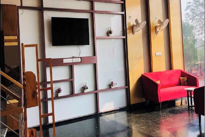 Room 5 of 10