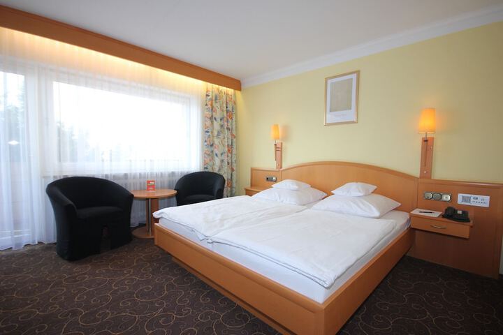 Room 4 of 25