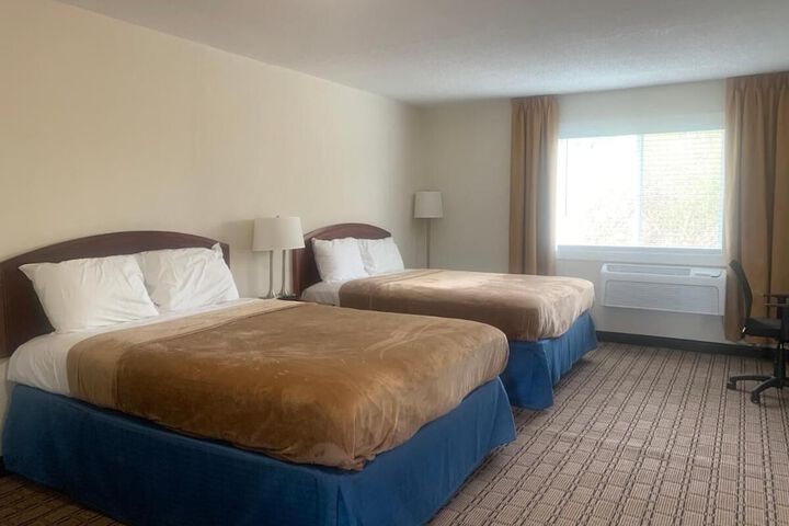 Studio Suite Multiple Beds (3 of 5)