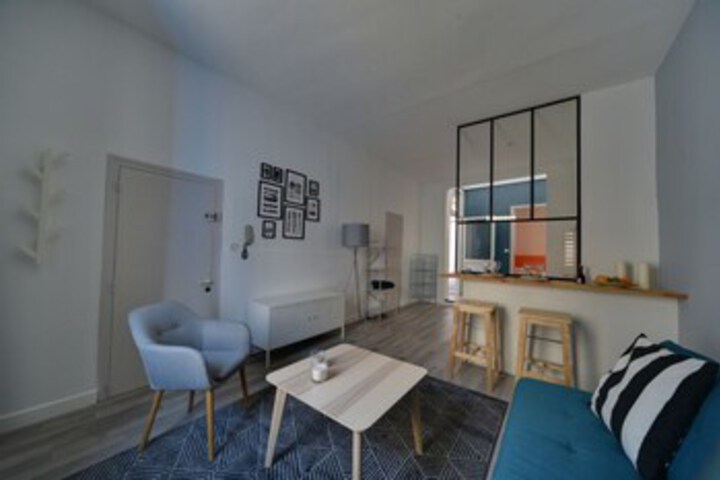 Room 10 of 12
