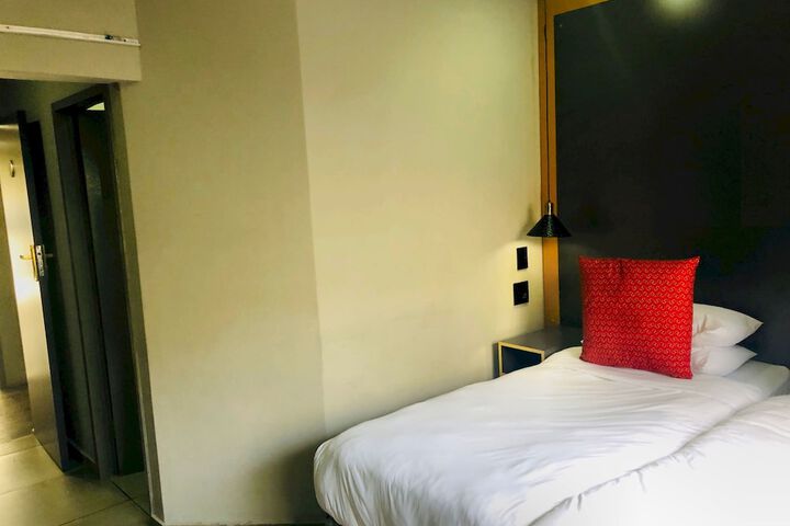 Room 42 of 241