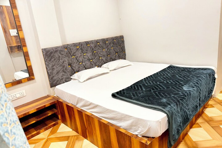 Room 4 of 31