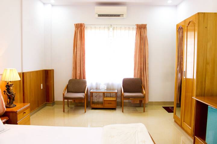 Room 3 of 37