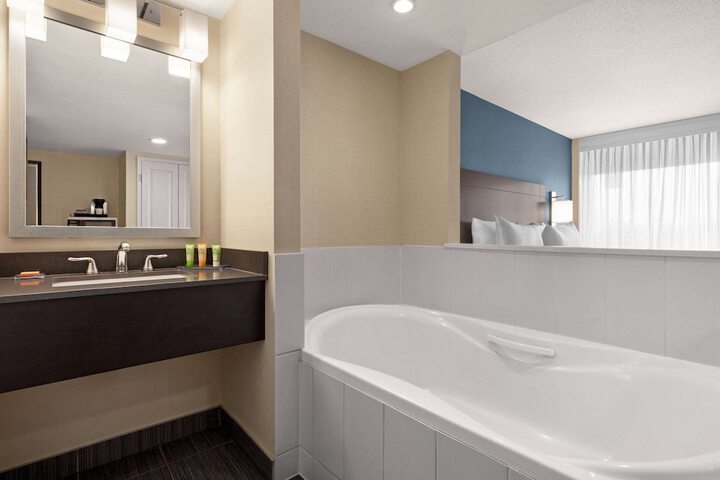 Room 41 of 61