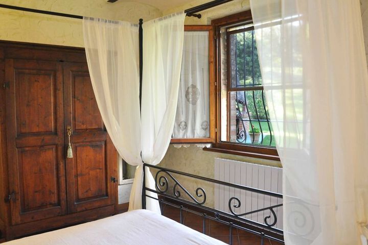 Room 12 of 22
