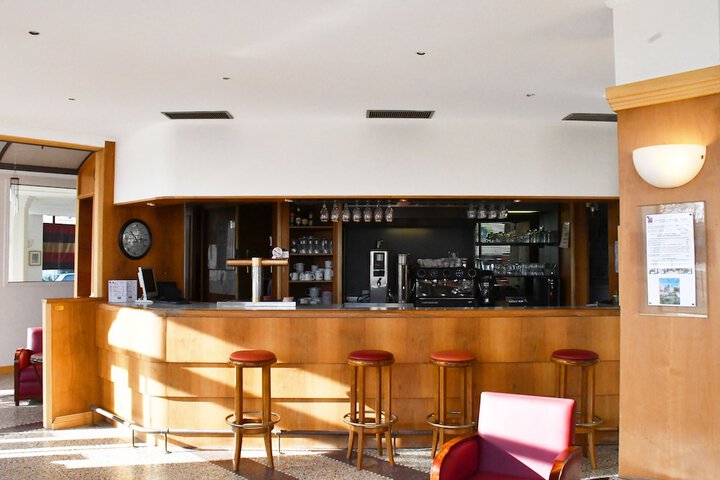 Lounge 18 of 21