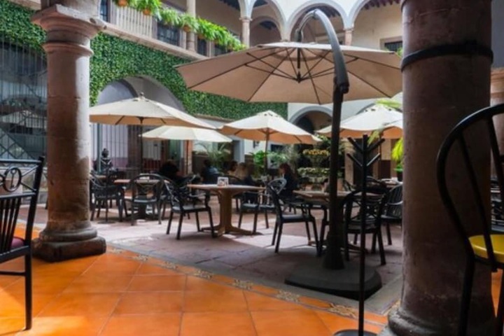 Dining 123 of 132