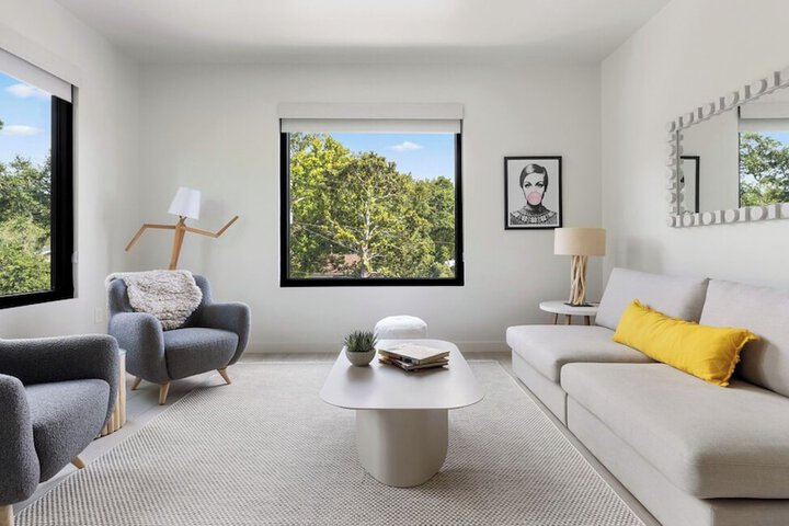 Room 10 of 18
