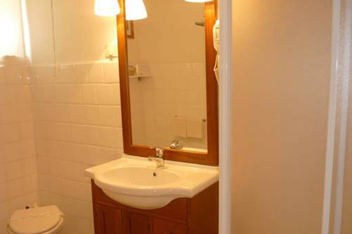Room 12 of 20