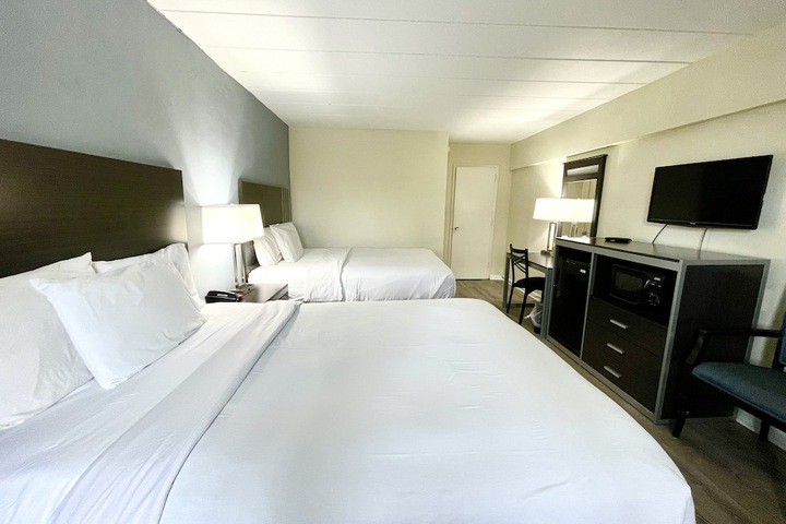 2 Queen Beds (38 of 41)