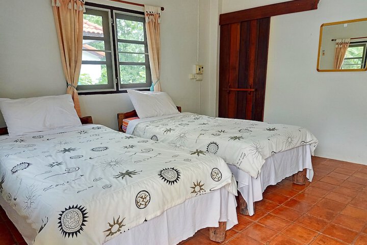 Room 10 of 28