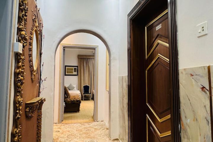 Room 9 of 14