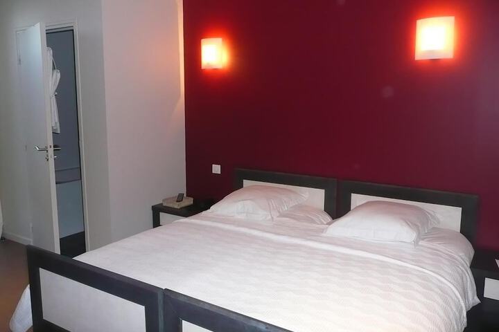 Room 13 of 37