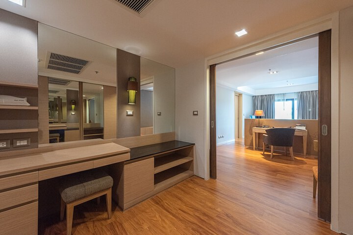 Room 10 of 334