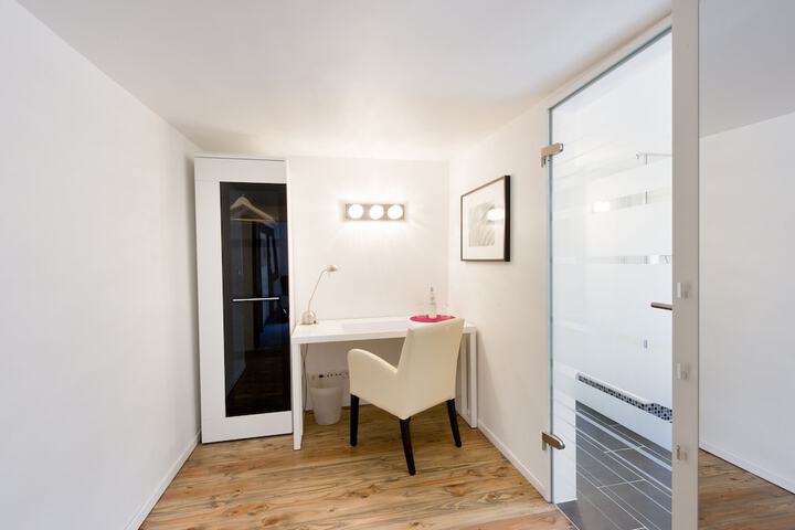 Room 10 of 26
