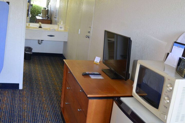 1 King Bed Pet Friendly (16 of 56)