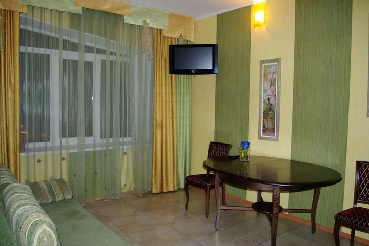 Room 6 of 9
