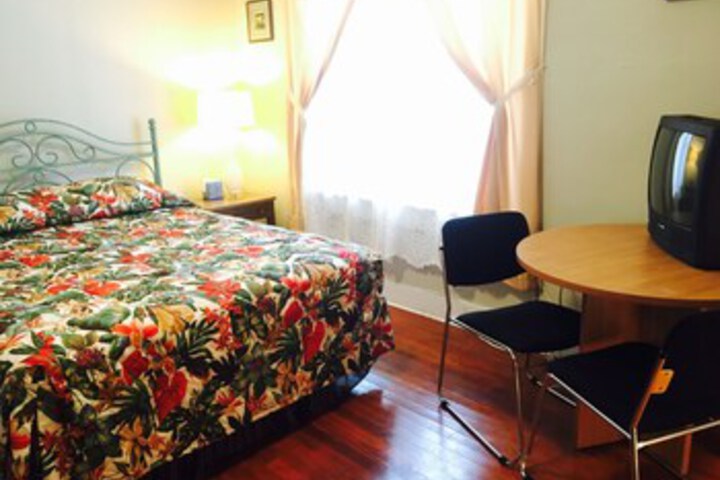 Room 40 of 246