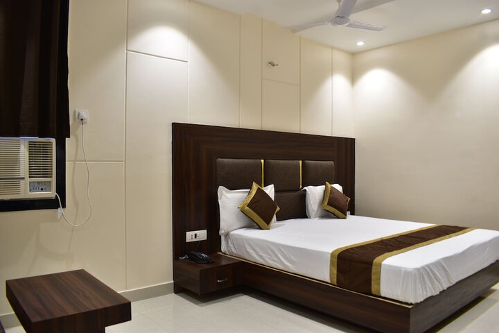 Room 14 of 27