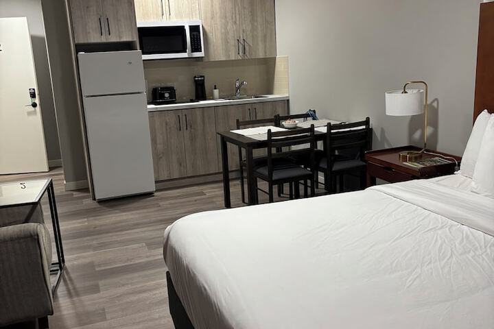 Room 4 of 17