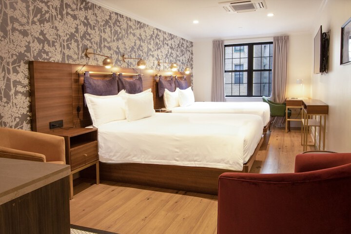Room 6 of 30