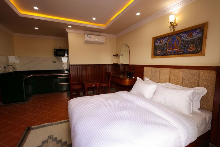 Room 8 of 27