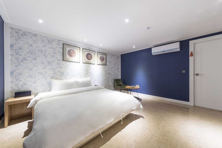 Room 19 of 38