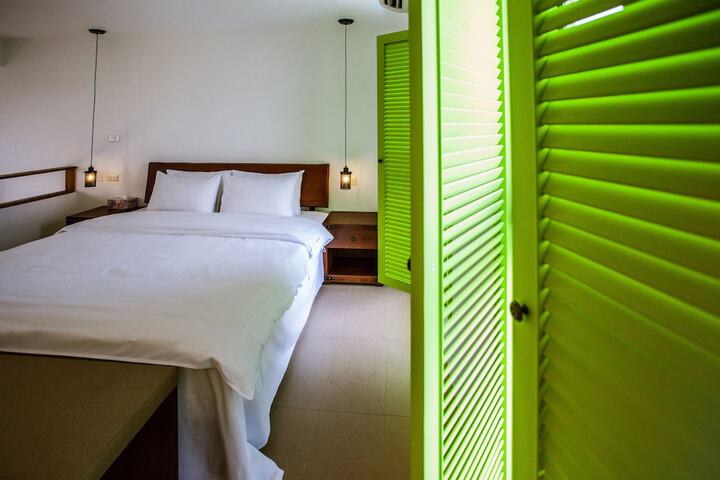 Room 8 of 38