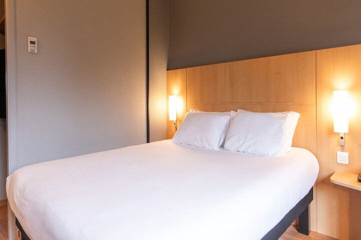 Room 3 of 33