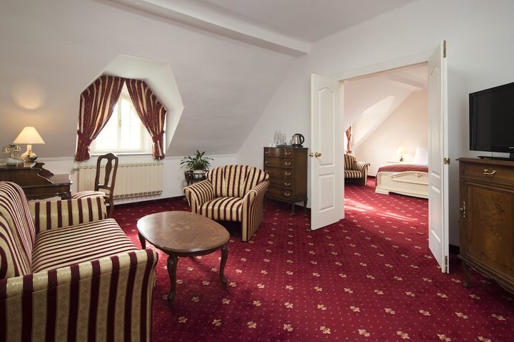 Room 7 of 38