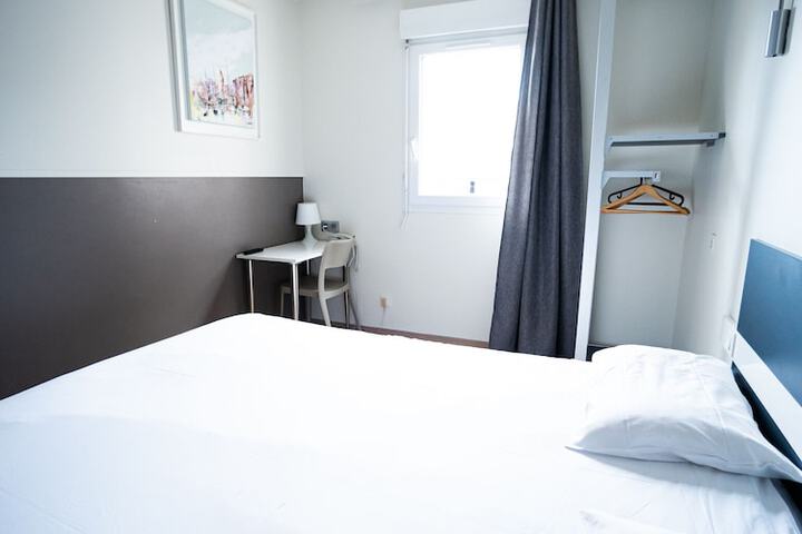 Room 12 of 48