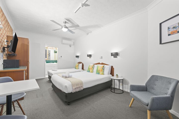 Room 11 of 23