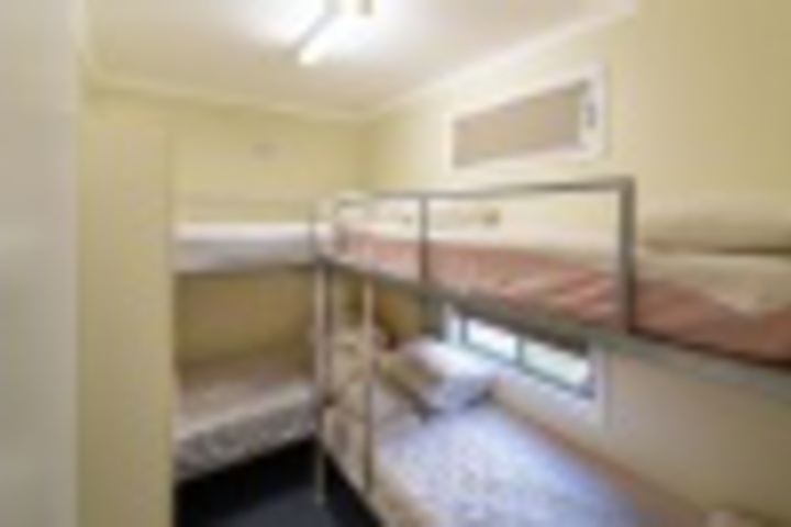 Room 400 of 792