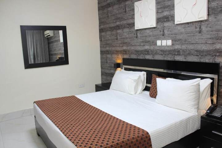 Room 17 of 38