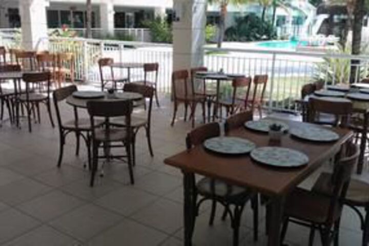 Dining 8 of 31