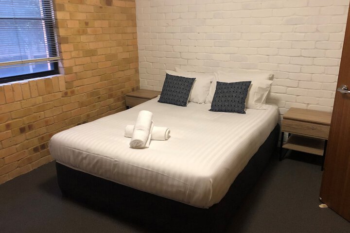Room 9 of 32