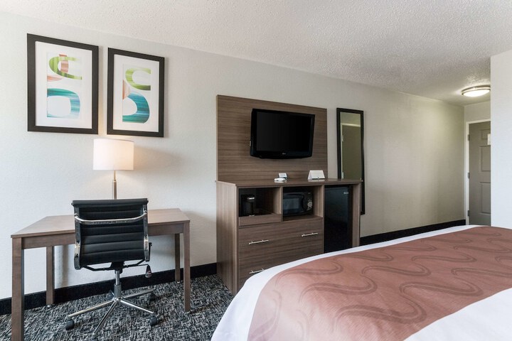 1 King Bed Accessible (6 of 6)