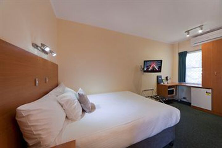 Room 11 of 36