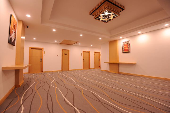 Room 5 of 8