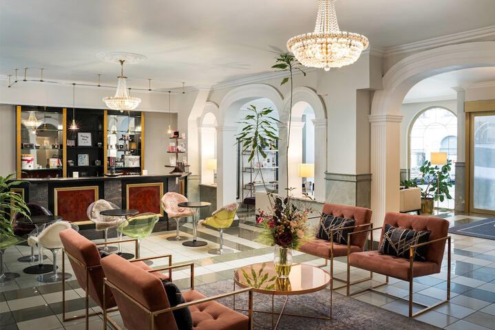 Entrance & Lobby