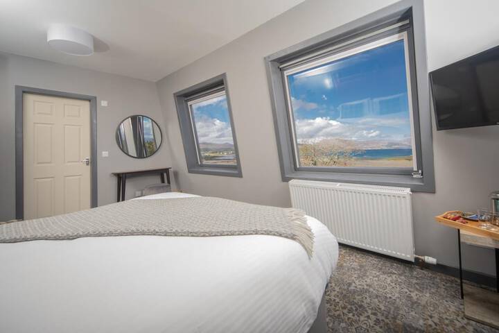 Room 11 of 25