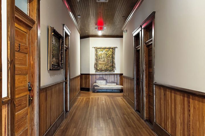 Ballroom/Hall 44 of 47