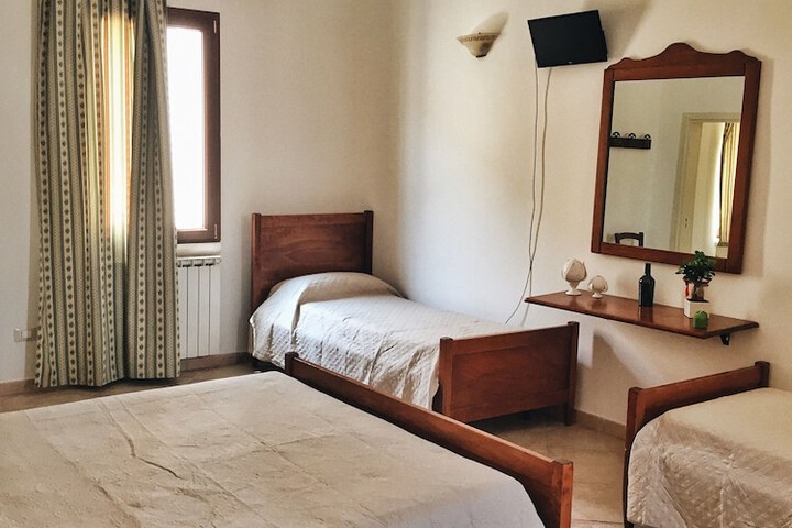 Room 2 of 36