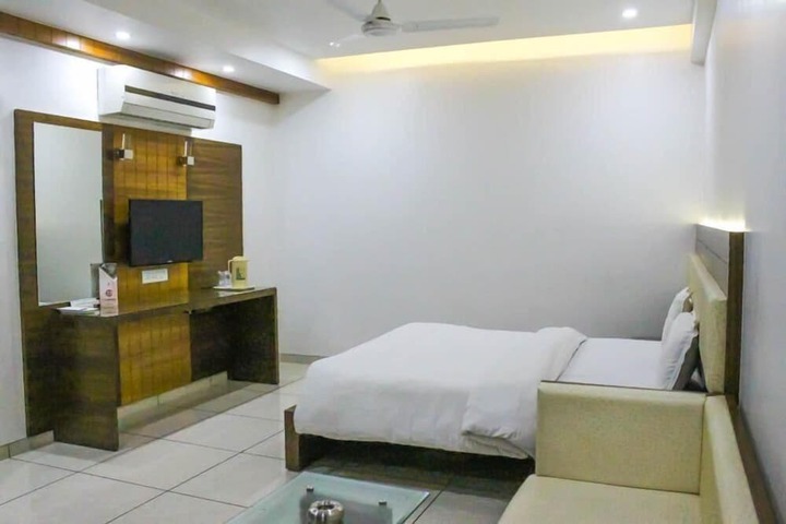 Room 10 of 17